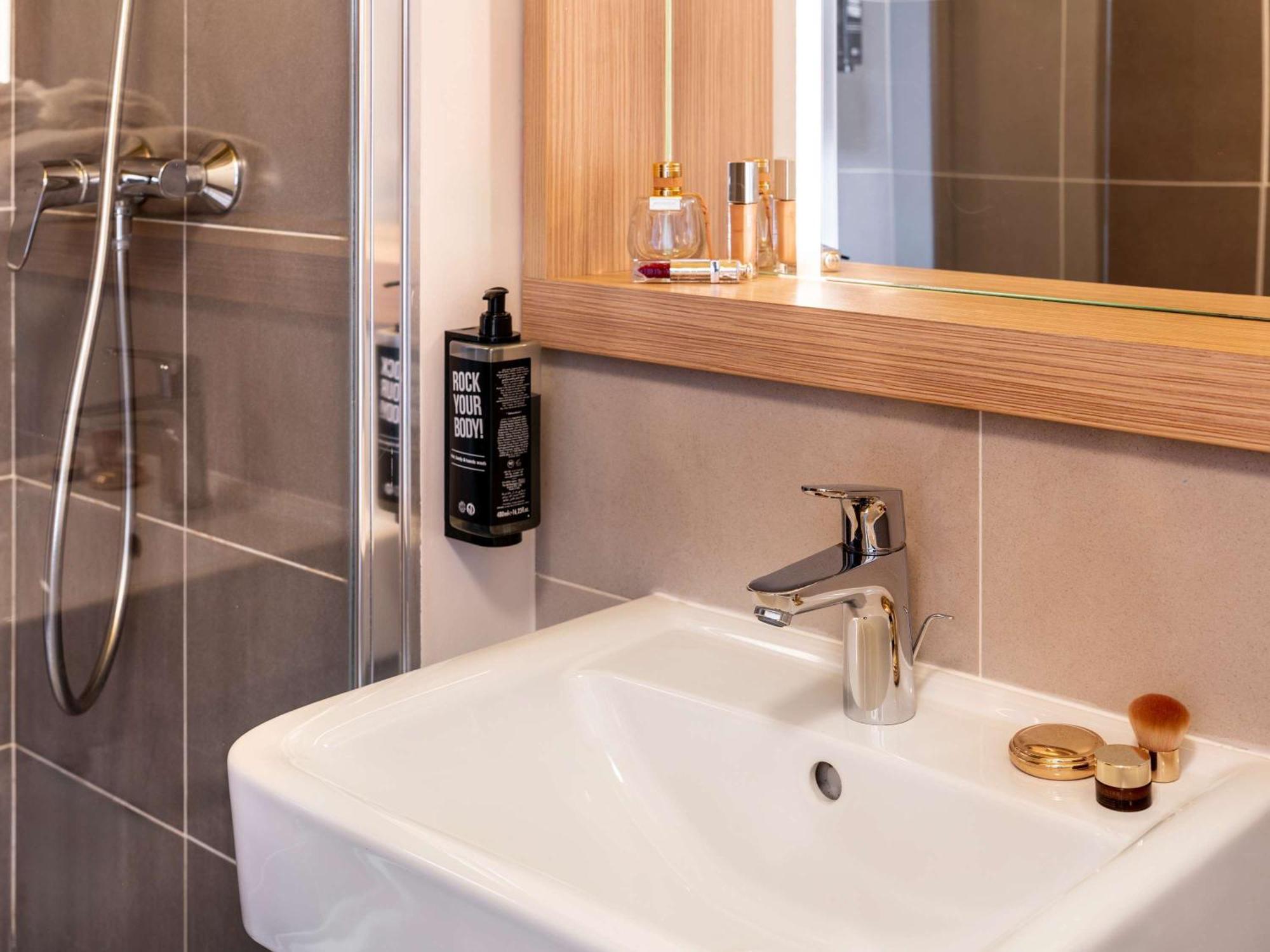 Hotel Ibis Styles Prevessin Geneve Aeroport Extérieur photo